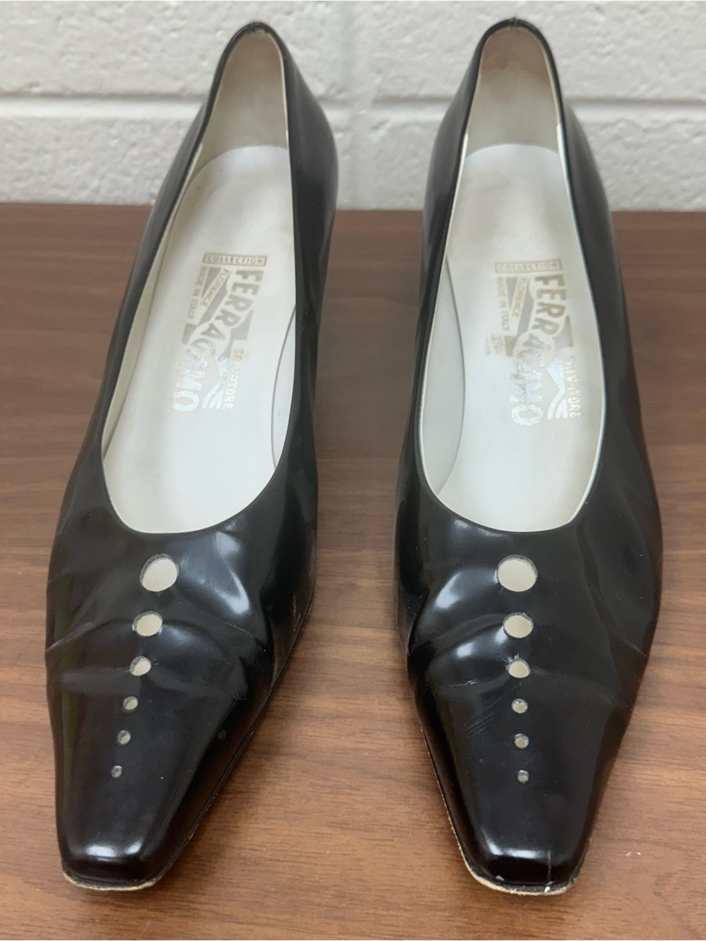 Authentic Salvatore Ferragamo Black Patent Leather Pumps Sz 9-1/2 B